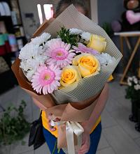Букет цветов из:  Герберы, Розы и Хризантемы в Шаумянском