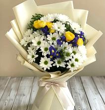 Букет цветов из:  Ирисы, Хризантемы и Розы в Шаумянском