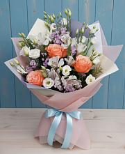 Букет цветов из:  Лизиантусы, Розы, Альстромерии и Гипсофила в Шаумянском