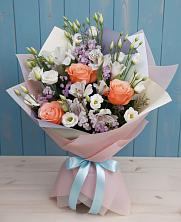 Букет цветов из:  Лизиантусы, Розы, Альстромерии и Гипсофила в Шаумянском