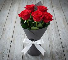 Букет 5 Красных роз Эдлесс Лав в Шаумянском