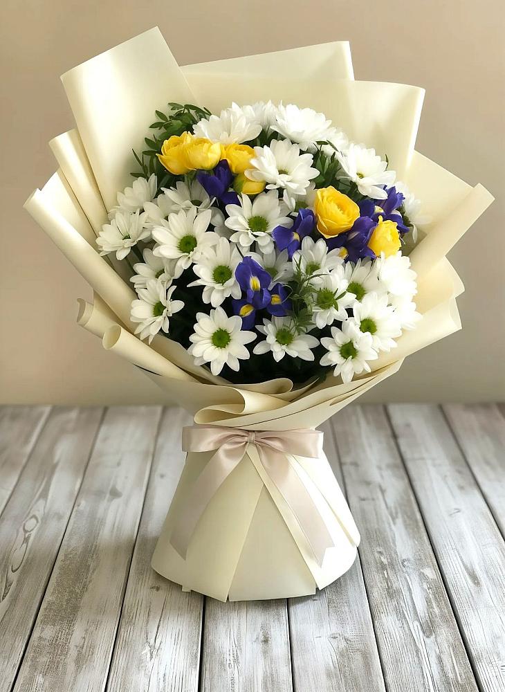 Букет цветов из: Ирисы, Хризантемы и Розы в Шаумянском