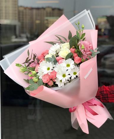 Букет цветов из: Розы, Лизиантусы и Хризантемы в Шаумянском